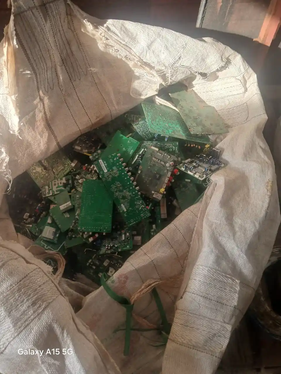 Componentes e placas eletrônicas para descarte e reciclagem em Porto Alegre